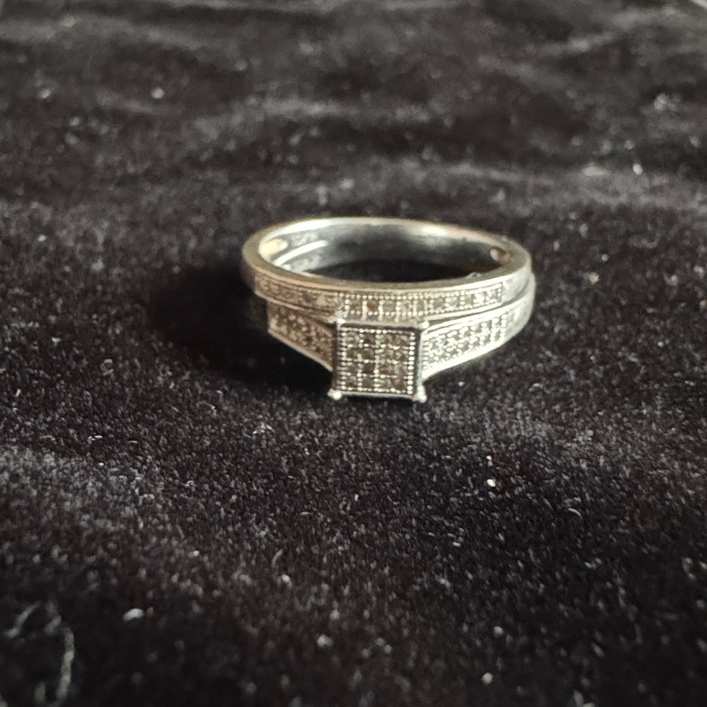 10K White Gold Simple Women's Wedding Band - Polished white Gold - Picture 2 of 8